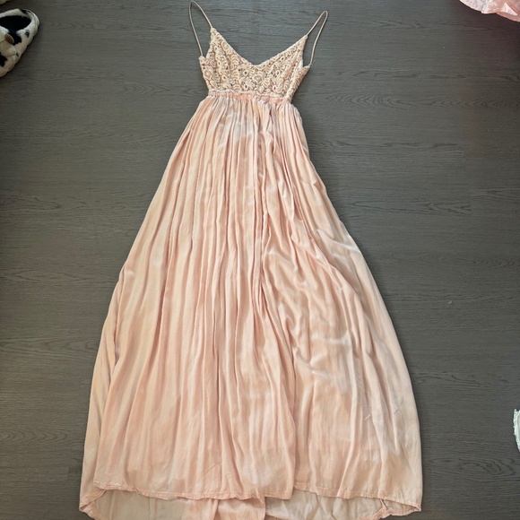 Pink low cut backless dress - Picture 2 of 3